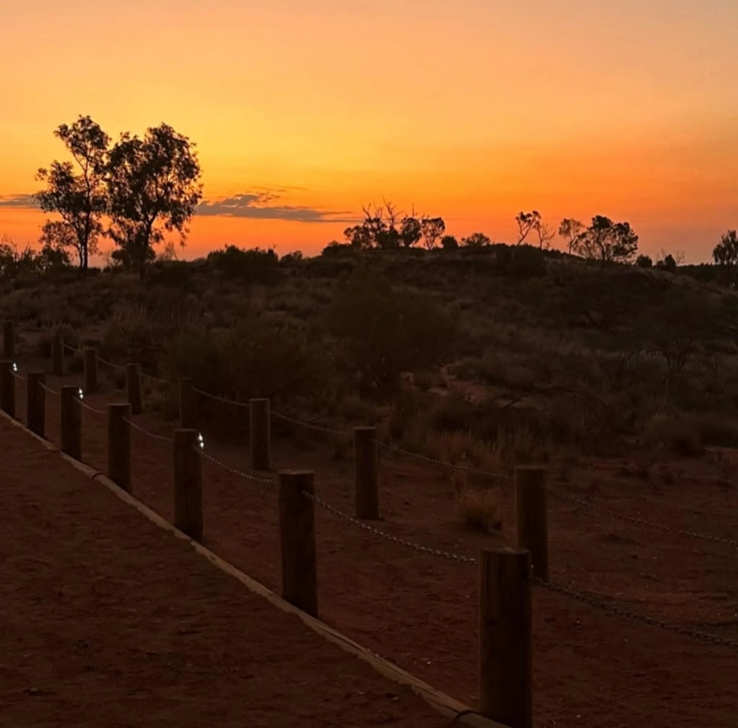 safety chains, Uluru