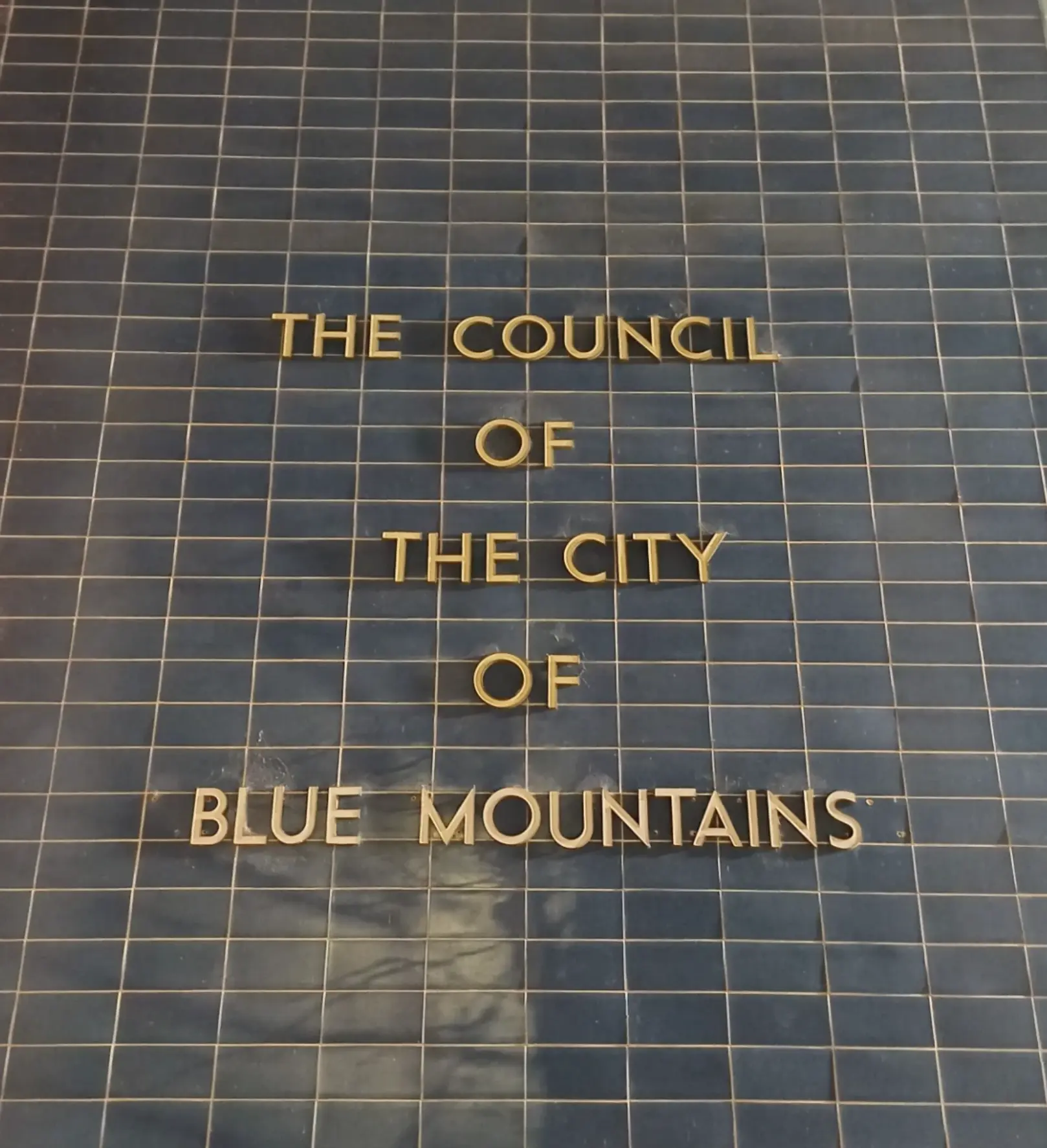 less touristy towns blue mountains